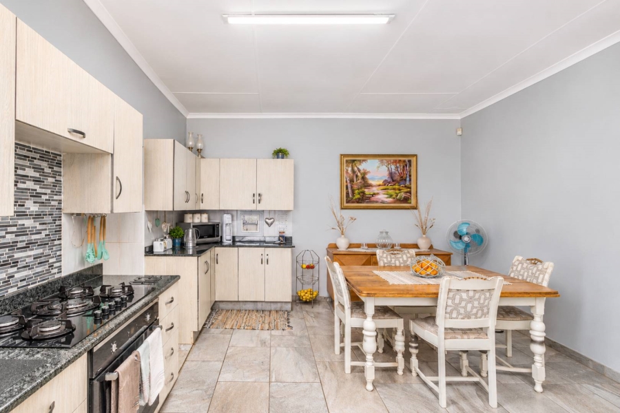5 Bedroom Property for Sale in Melodie North West